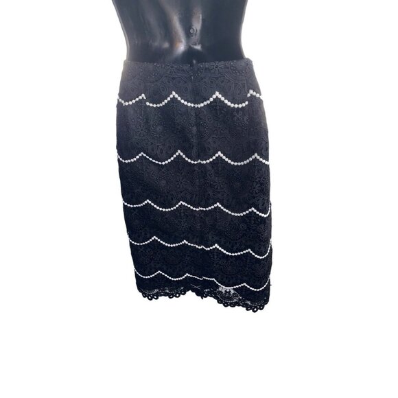 Talbots Black & White Lace Overlay Scalloped Hem Back Zip Pencil Skirt, Size 10 - Picture 3 of 7